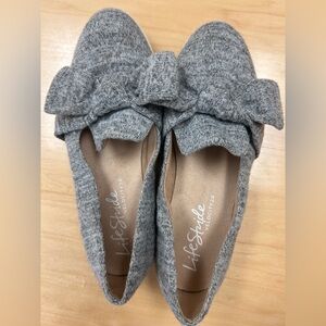 Life Stride Women's Knit Bow Flats in Gray